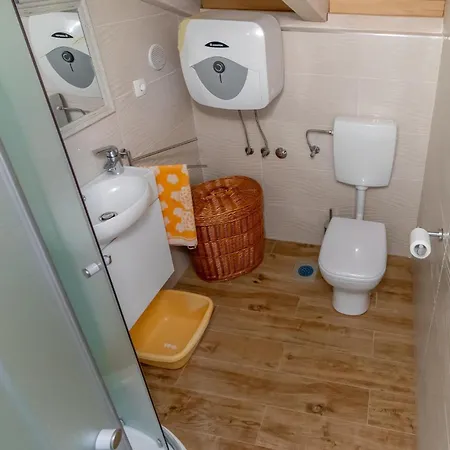 2 Bedroom Gorgeous In Dom wakacyjny Klenovica
