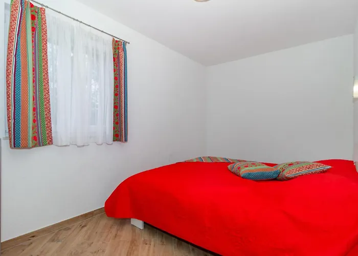 Dom wakacyjny 2 Bedroom Gorgeous In Klenovica