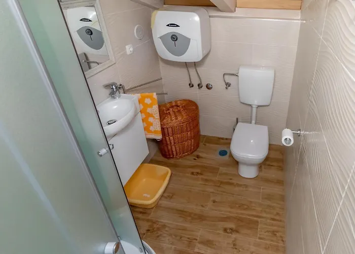 2 Bedroom Gorgeous In Dom wakacyjny Klenovica